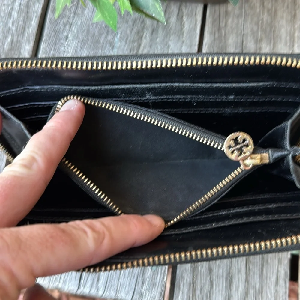 Tory Burch Black Patent Leather Embossed Zip Wallet